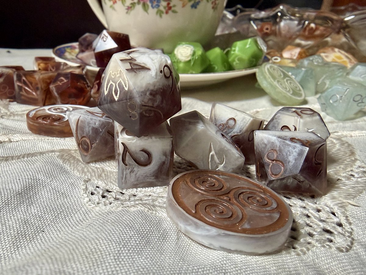 RavenandRiddle's tweet photo. Upon our inglorious return, allow me to present to you - London Fog dice, now available exclusively at our High Tea Kickstarter

#HighTeaDice #DnDDice #DiceGoblin #KickstarterTabletop
#BridgertonVibes #TTRPG #RavenAndRiddle #DiceCollectors #DiceGoblin #Tabletop #ttrpg https://t.co/9HZP52rM8b
