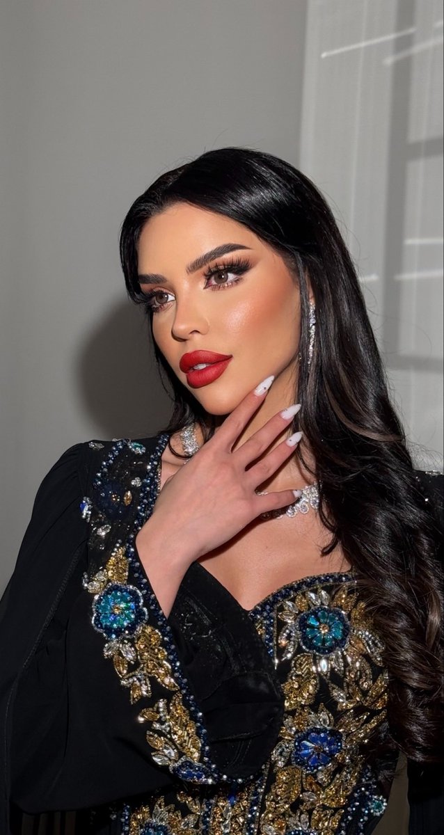 FarahRazem's tweet photo. جلساتي كمودل فالكويت 🇰🇼
اي بلد عربي تحبوني أزوره المرة الجاية 🥰
#فرح_رازم #مودل_فرح https://t.co/OucFCPn9Gl