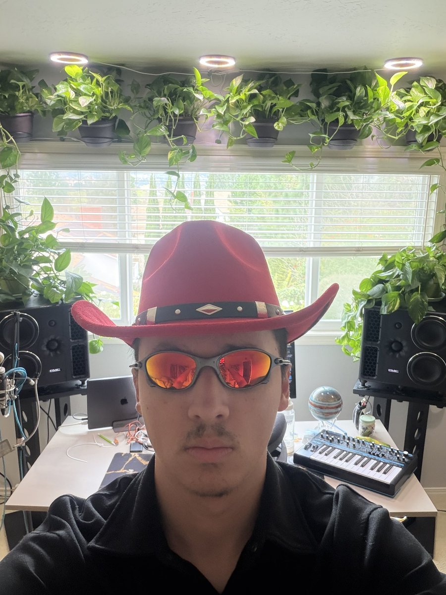 Miami…

Planning something special for music week <a href="/gdbrecs/">GDB Records</a> 👀🌴

Sign-up: laylo.com/ayybomusic/skp…