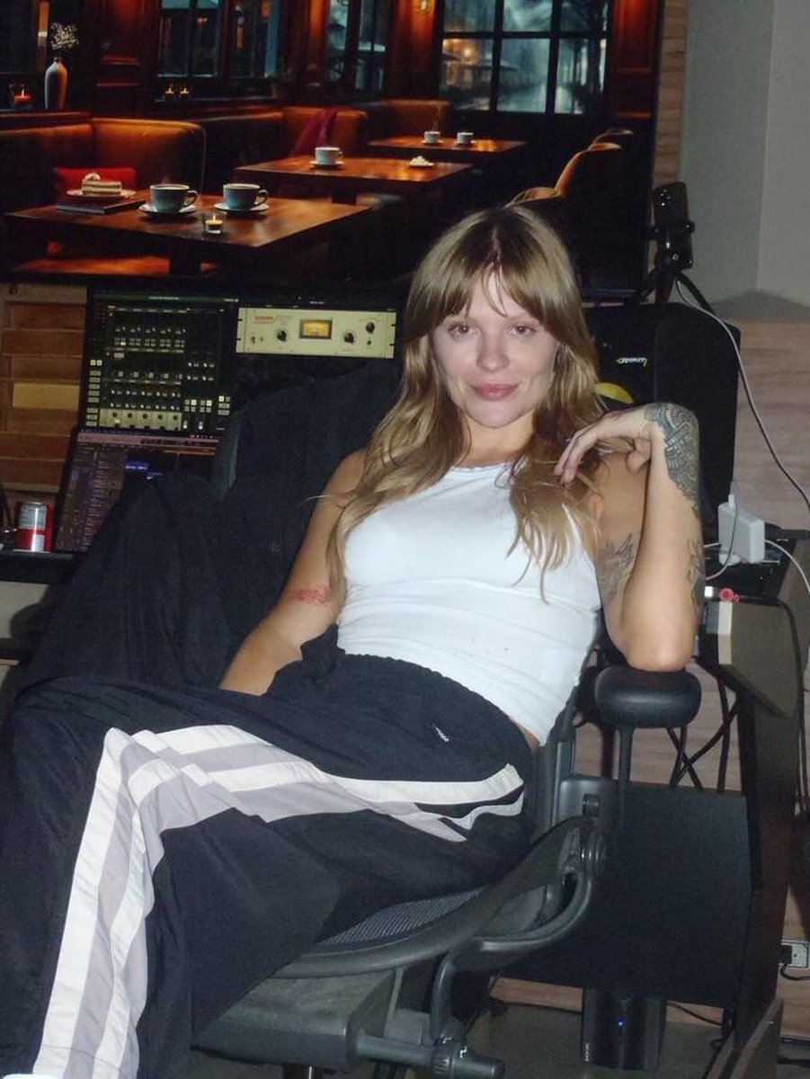 infosluisasonza's tweet image. Luísa Sonza revelou que parou de tomar seus remédios psiquiátricos.