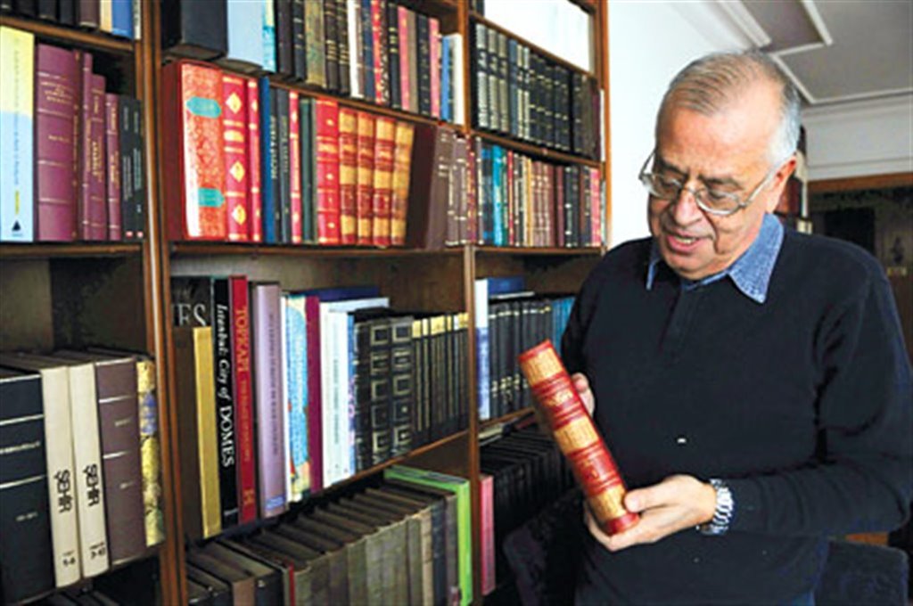 📚YENİ
Yıllardır beklenen hatırat nihayet çıkıyor!
Kitap dostlarının yakından tanıdığı bir isim: Yazar, çevirmen ve bibliyofil...

Matbuat tarihinin son 75 yılına şahitlik eden Erol Üyepazarcı'nın hatıralarında Bâbıâli, Beyoğlu kitapçıları ve Sahaflar Çarşısı merkezde <a href="/iskultur/">İş Kültür</a>