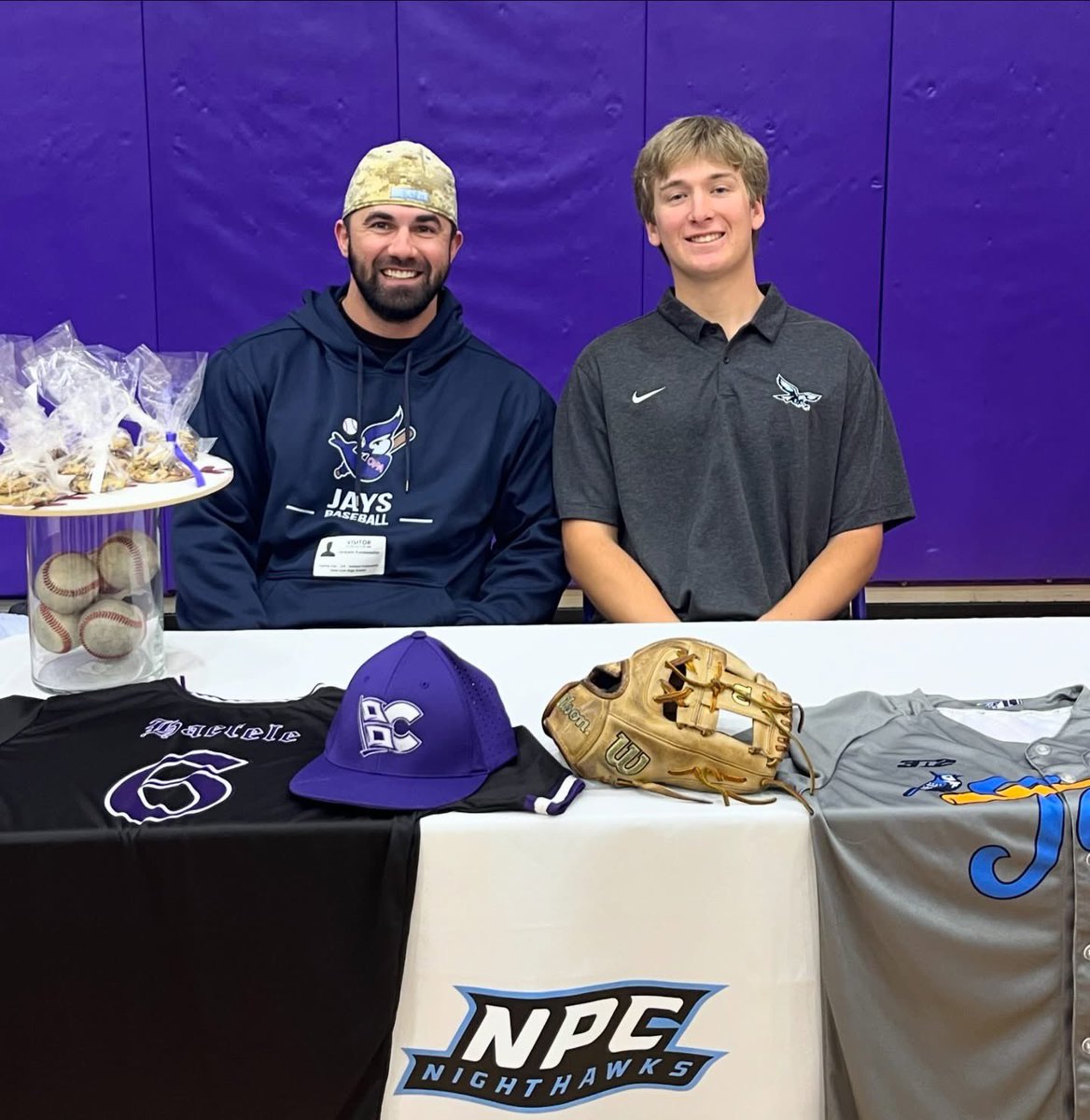 carsonlee_5's tweet photo. The WHY behind what I do
Proud to support my guys on Signing Day
@OPAJaysBaseball
#baseballcoach #collegebaseball https://t.co/CPoMKh1Be8