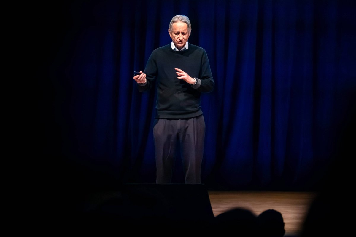 Queen's University tweet media