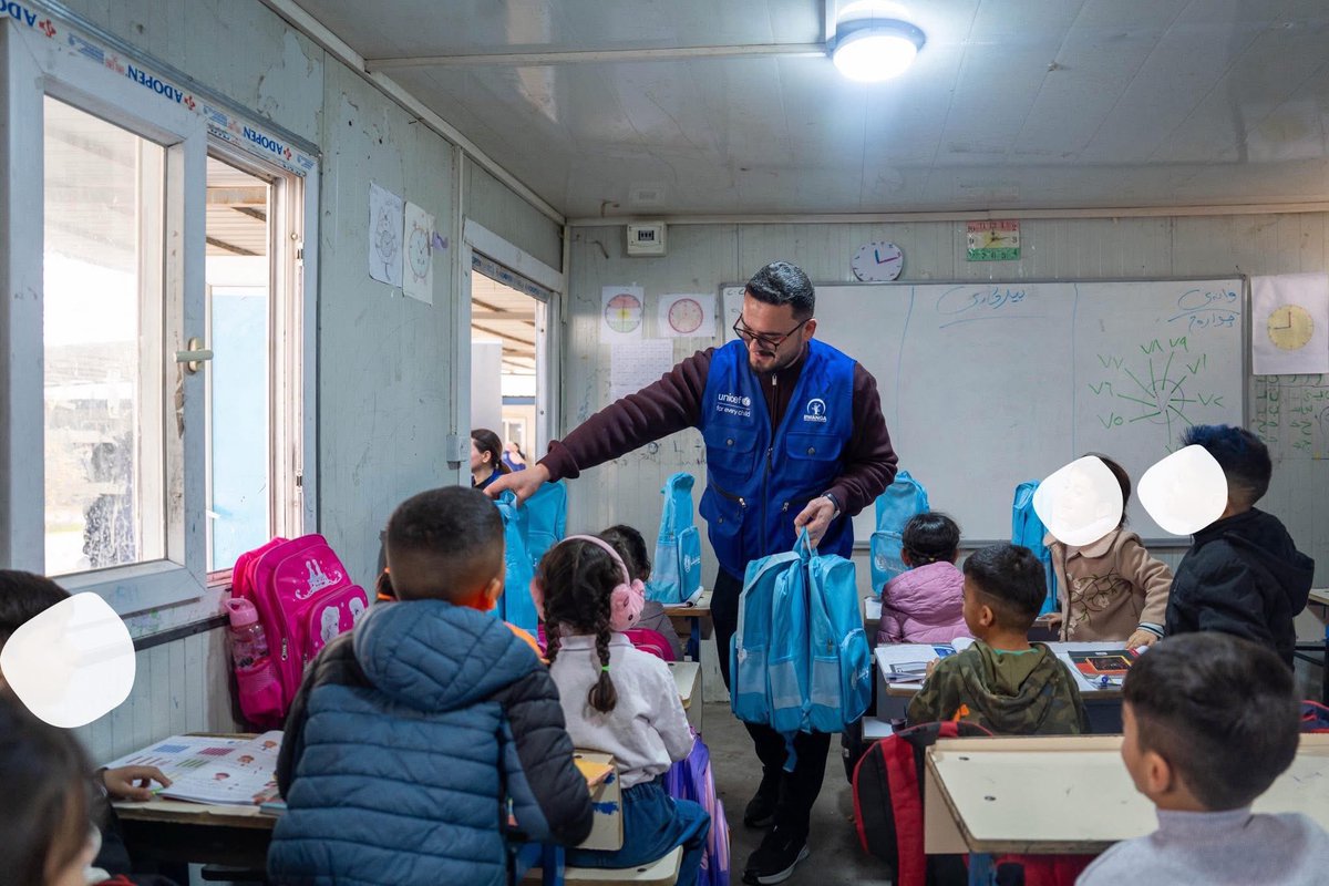 MuhammadMasih1's tweet photo. Under the “Inclusive Education for Out-of-School #Refugee #Children in Erbil” project funded by UNICEF, @RwangaFdn distributed 1,700 school kits to students from Grade 1 to Grade 8 at Kawergosk Primary School.
#Kurdistan #Erbil https://t.co/1fnkKUVnU6