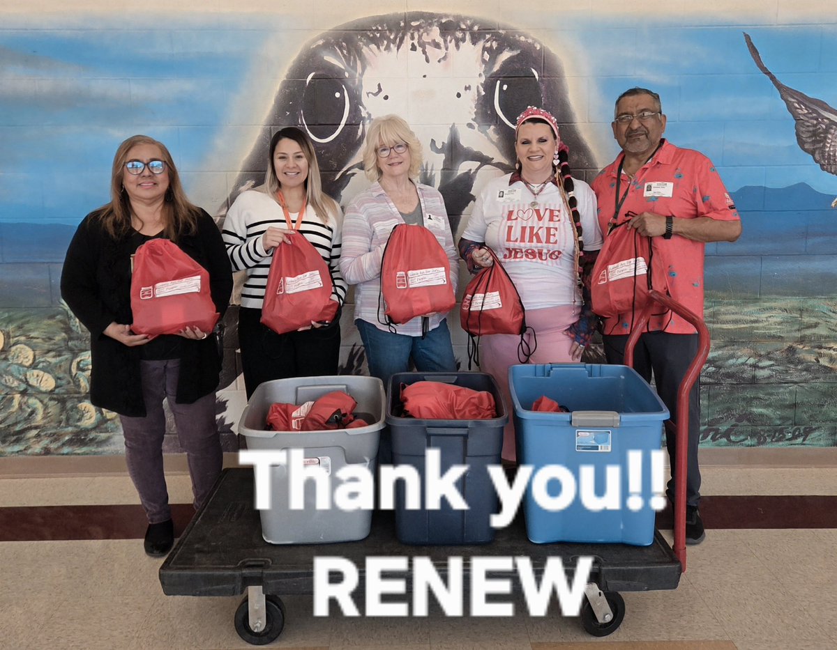 LetipCISLF16285's tweet photo. Thank you to RENEW for joining in donating hygiene/snack bags towards our @cameron_cis "Warm Treasures"  drive @losfresnoshigh 

#Allinforkids
#Beingpresentmatters https://t.co/0SASAXKqrg