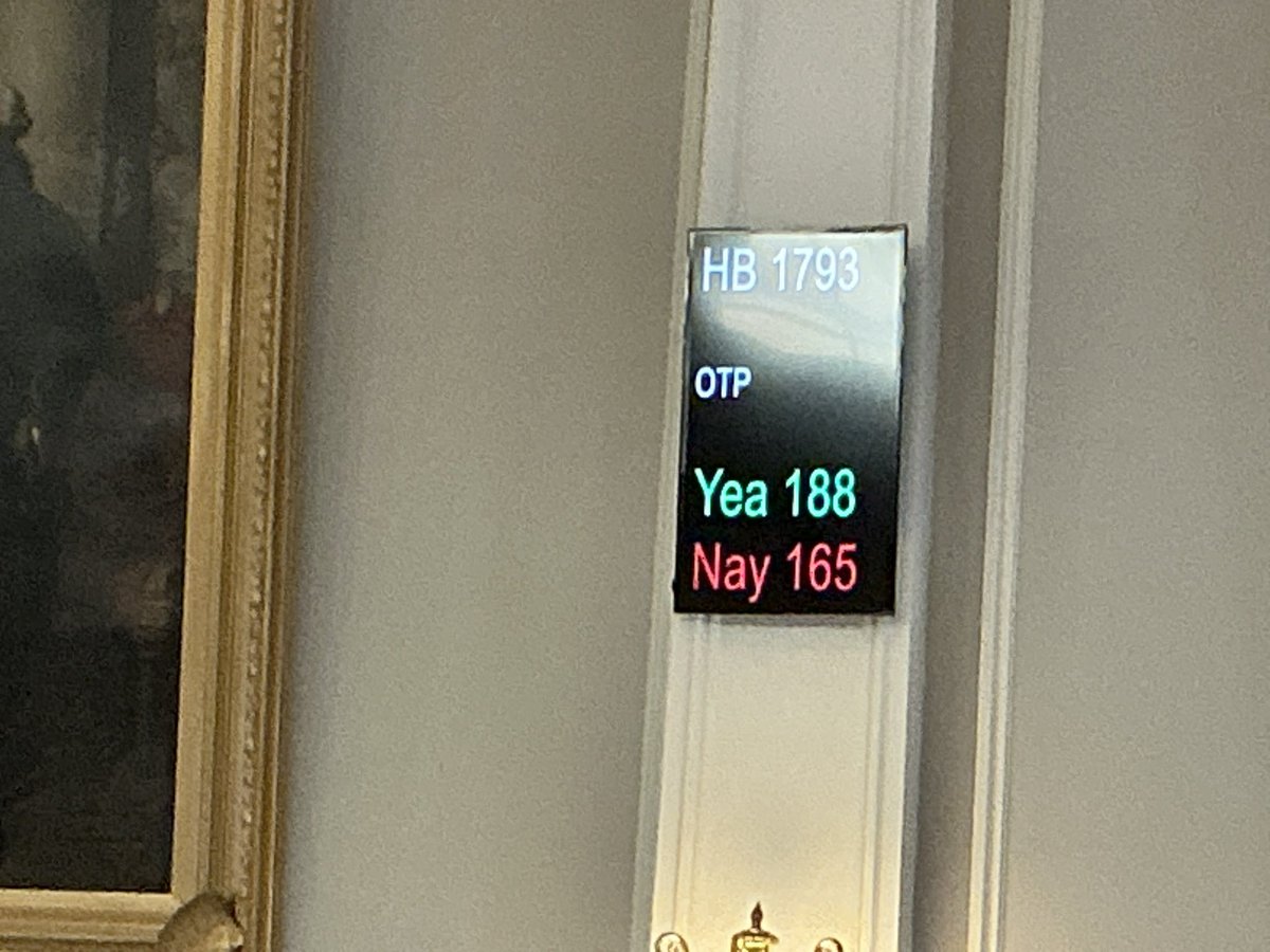 JdmMeuse's tweet photo. Less than 3 months after 2 students were shot to death and 9 others wounded at Brown University, a bill to remove any restrictions on students, staff, or random visitors from carrying guns on NH college and university campuses passes the NH House along party lines. #NHPolitics https://t.co/0UAcX8BL6B