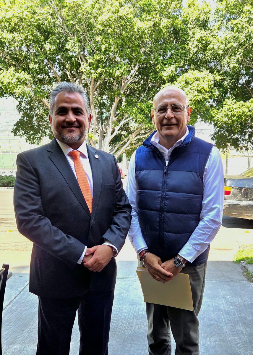 Sostuvimos reunión de trabajo con el presidente del <a href="/ProfesionistasY/">Colegio Profesionistas en Contaduría y Finanzas</a>, Mauricio Juárez, con el objetivo de seguir vinculados en beneficio de sus agremiados en cuanto a capacitación, preparación y actualización.
<a href="/makugo/">Mauricio Kuri</a> <a href="/rogeliovegavm/">Rogelio Vega</a> 
<a href="/MarthaSotoQro/">Martha Soto</a> 
<a href="/educacionqro/">educacionqueretaro</a>