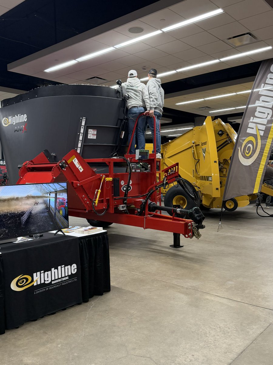 highlinemfg's tweet photo. Last day of the @IowaAgExpo so if you get a chance, stop by booth 1401 and check out the latest from Highline!

#weknowcows #iowaagexpo https://t.co/PeJrTbuvvC