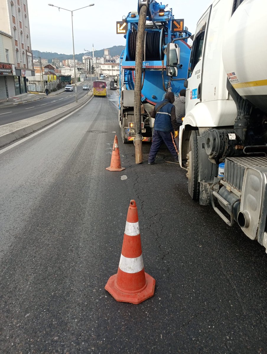 lckurtal's tweet photo. İski Tuzla-Pendik Şube Müdürlüklerimizce şiddetli yağışlar öncesi altyapı tesislerinin periyodik temizliklerini yapıyoruz.Böylelikle olası taşkın,göllenme ve hat tıkanıklarının önüne geçmeyi planlıyor,vatandaş mağduriyetini en aza indiriyoruz.
İski Tuzla ve Pendik İçin Çalışıyor https://t.co/BJSbmwGca6