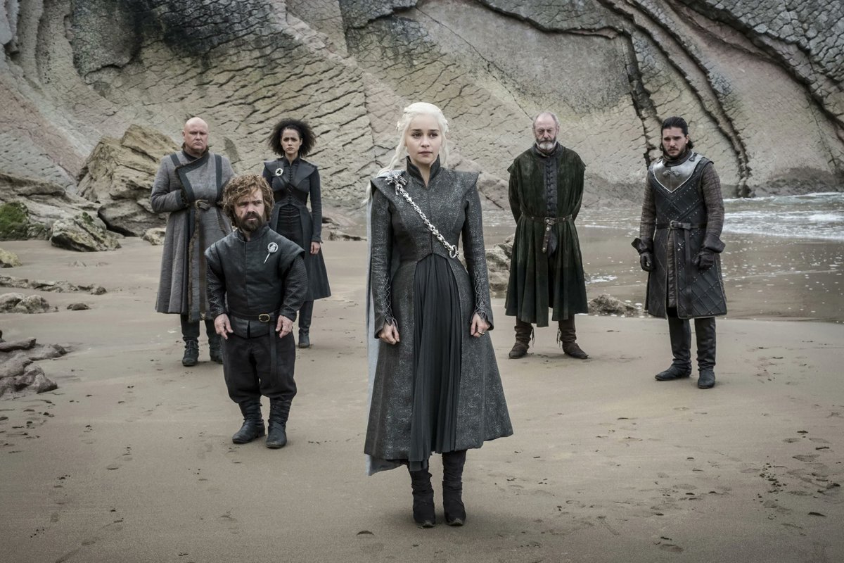 LaPiluleBleueQC's tweet photo. Des experts en littérature inclusive demandent que le titre de la série Game Of Thrones "A Song of ICE and Fire" soit renommé seulement "A Song of Fire", afin d'éviter les déportations à Westeros. https://t.co/8l2SZG1qlX