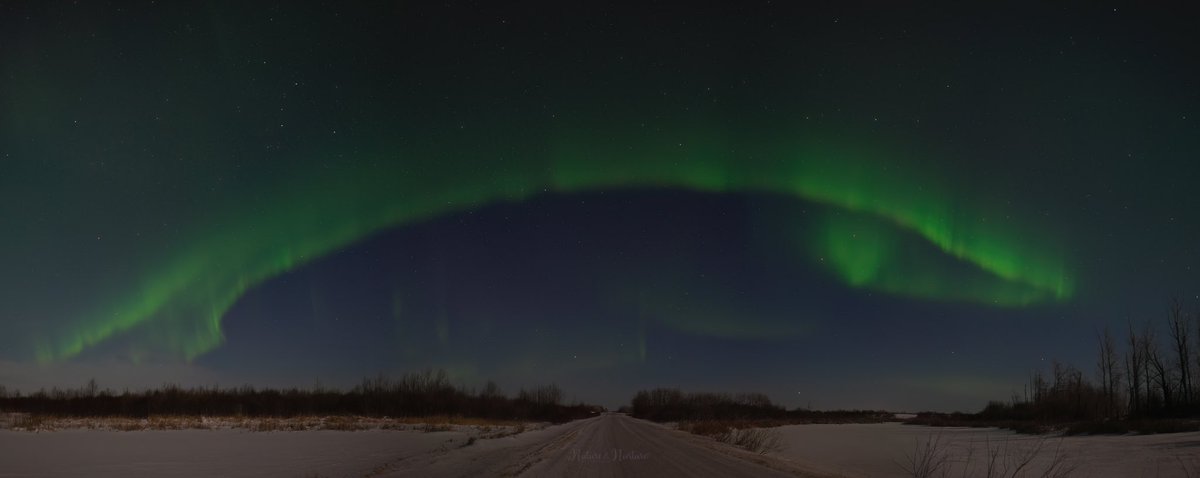 tracygregorash's tweet image. A couple panoramic views from last night’s #aurora in #Manitoba. Unfortunately the date/time was not set on my camera this round. 😓 My guess of time from my phone photos are 11:40pm and 11:55pm CST. Feb. 4th. So many unique patterns happened after midnight.