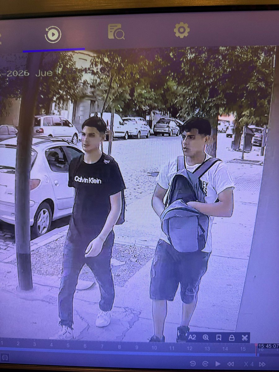 therealthom_'s tweet photo. Estos hijos de puta me chorearon la moto en parque Chacabuco 4 de la tarde @Ars_jhonny22 @agustinromm @GordoDan_  @PabloAbrazo_ @jorgemacri https://t.co/wF1i8vHCX9