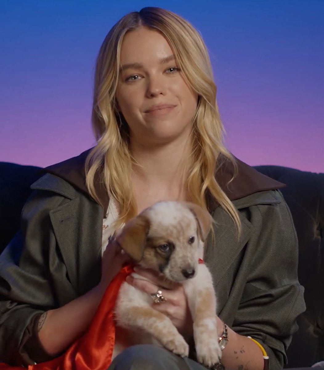 brinaszorel's tweet photo. milly &amp; melissa with puppies for supergirl press ♡ https://t.co/MZfy3u8Jr6