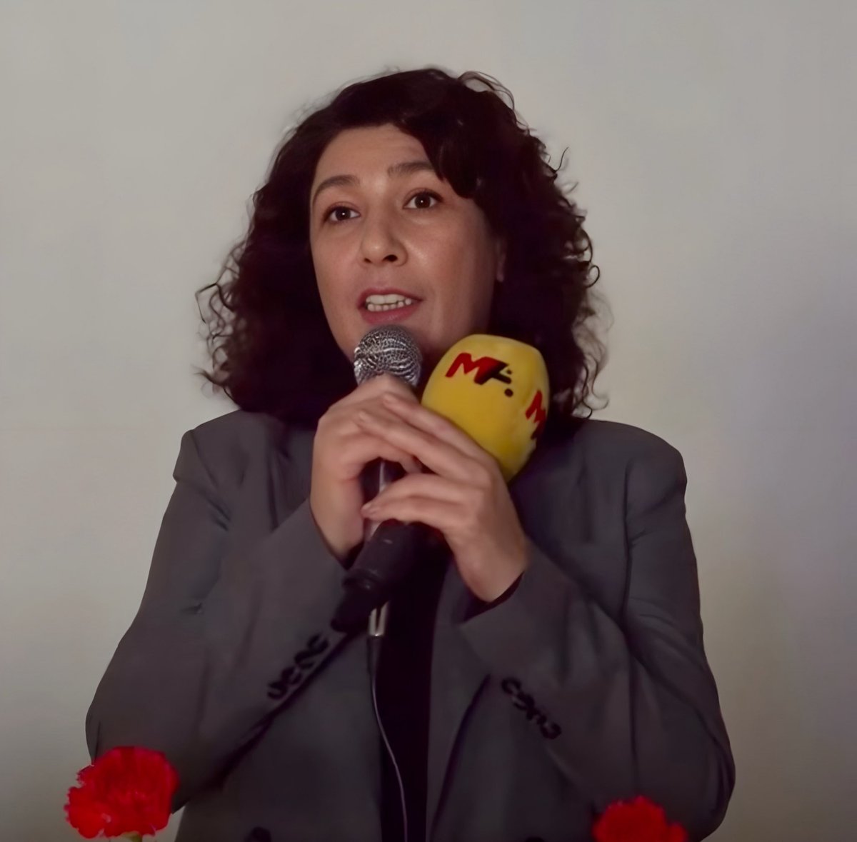 DEM Parti Vekili Halide Türkoğlu:

"Artık somut adımlar atılmalı. Sayın Öcalan'ın fiziki özgürlüğü sağlanmalıdır."