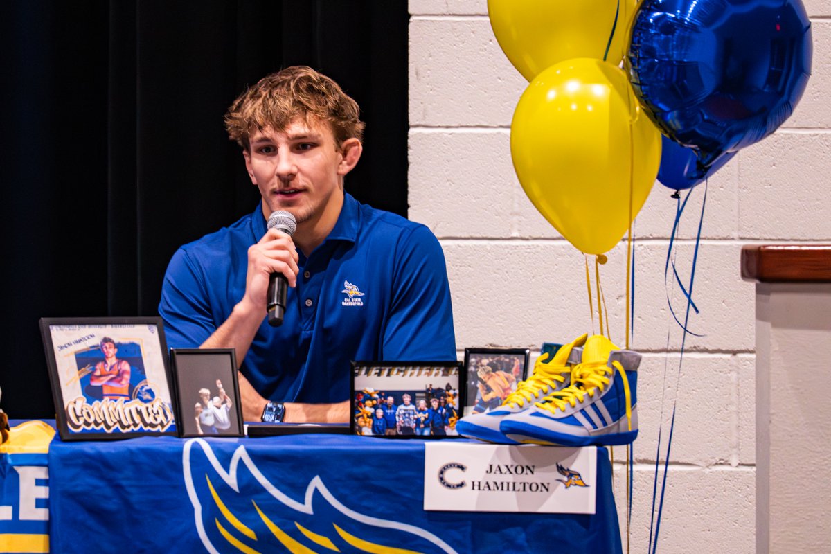 CasteelFootball's tweet photo. These guys are multi-sport athletes, with 2 signing in a sport other than football! Good luck to each of you and thank you for helping Casteel Football #PoundTheRock!
@JoeBushman5 @CasteelAthletic @Christianhen_ry @JaxonHamilton__ @MaxxKane4 @deandretaylor24 
📸@AriannaGrainey https://t.co/OUbk6xsHKP