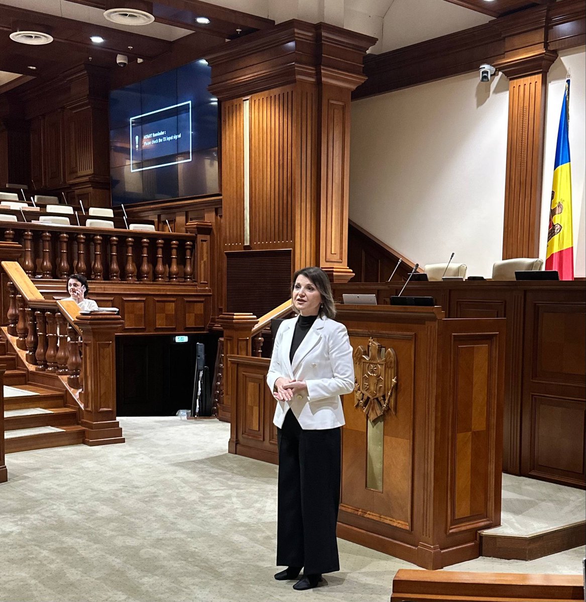 IvannaKoksal's tweet photo. Gagauziyanın birkaç küüyündän toplu gençlär grupası, geçän gün, Moldova Parlamentinä geldilär. Saa olsunnar beni teklif ettilär geleyim da bilä gezelim hem annadayım nekadar önemni hem meraklı er neredä kanonnar kablediler. https://t.co/AkyTFRnDPp