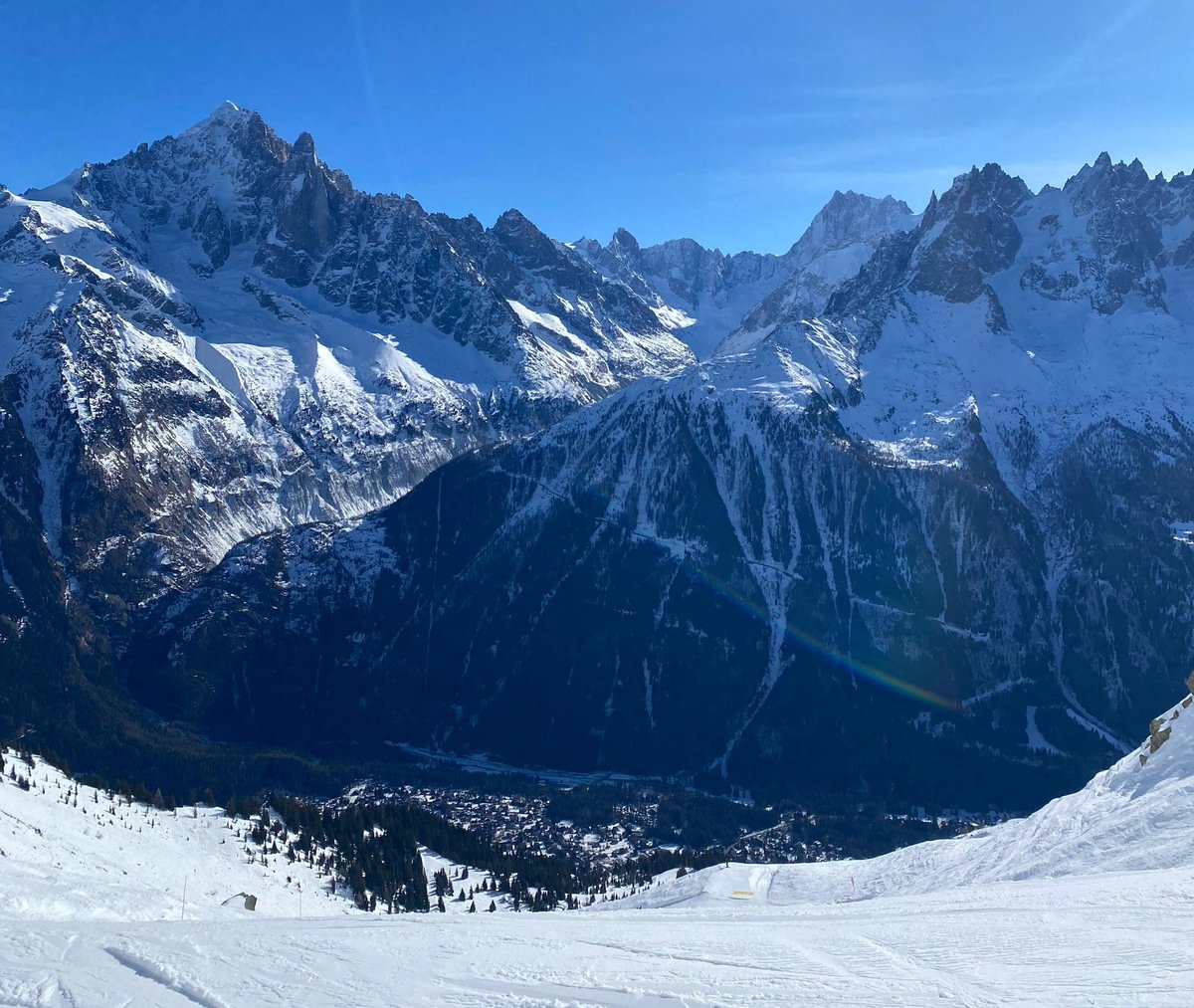 jordicampos's tweet image. Canvi de temps al massís del #MontBlanc. Matí amb pinzellades de núvols prims, a primera hora de la tarda, núvols més abundants. Fotos i vídeo de S. Campos🙏#Flégère #Brévent #Chamonix