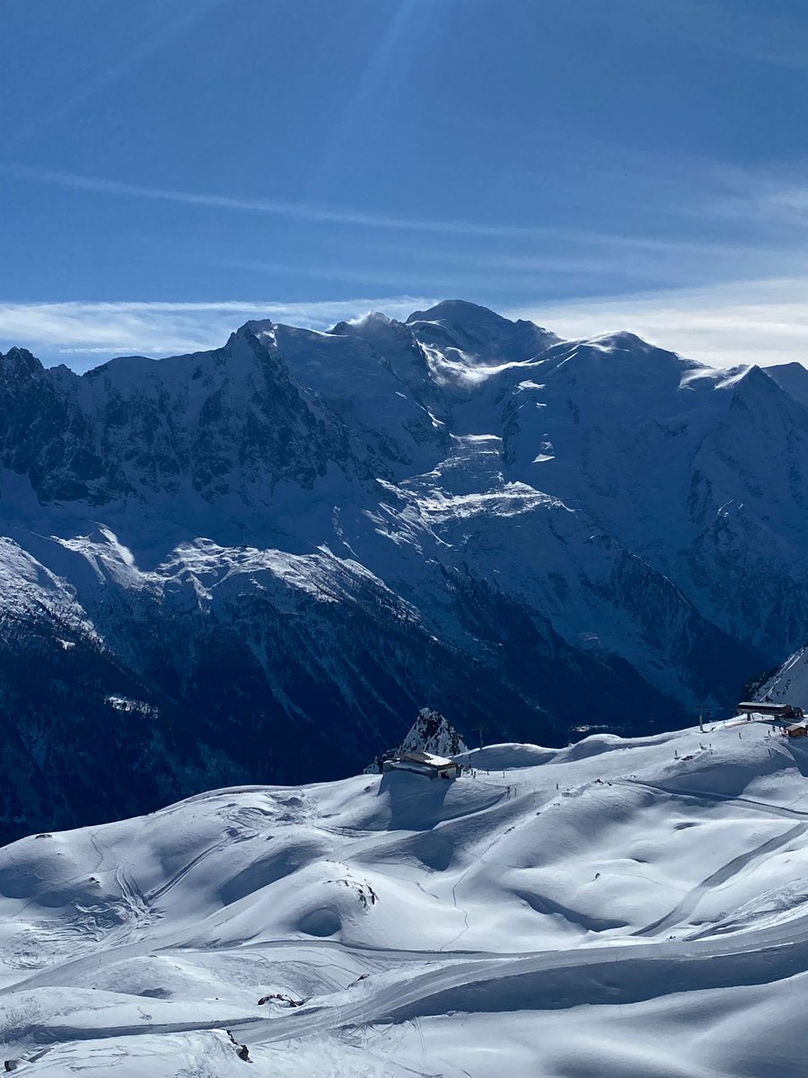 jordicampos's tweet image. Canvi de temps al massís del #MontBlanc. Matí amb pinzellades de núvols prims, a primera hora de la tarda, núvols més abundants. Fotos i vídeo de S. Campos🙏#Flégère #Brévent #Chamonix