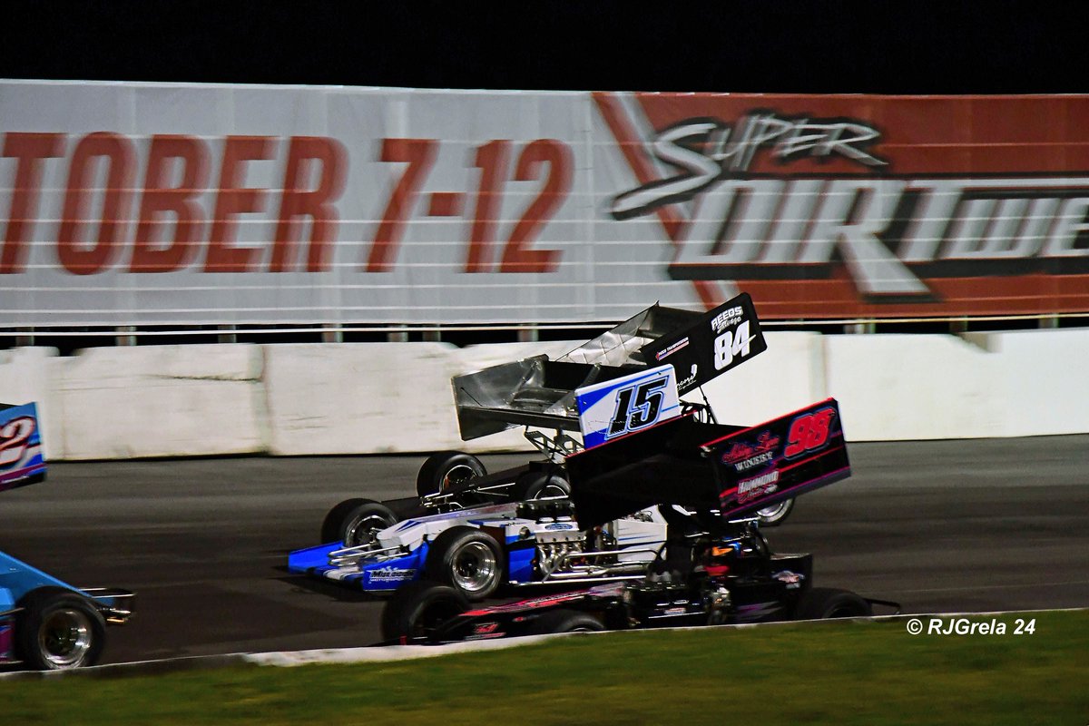 OswegoSpeedway's tweet image. 𝗧𝗛𝗥𝗘𝗘 𝗪𝗜𝗗𝗘 𝗧𝗛𝗨𝗥𝗦𝗗𝗔𝗬 – Tyler Thompson (98), Michael Muldoon (15), and Mike Lichty (84) – @ISMASupers July 2024.

#SteelPalace | #Supermodifieds | #ISMAMSSupers 

📸 Ray Grela