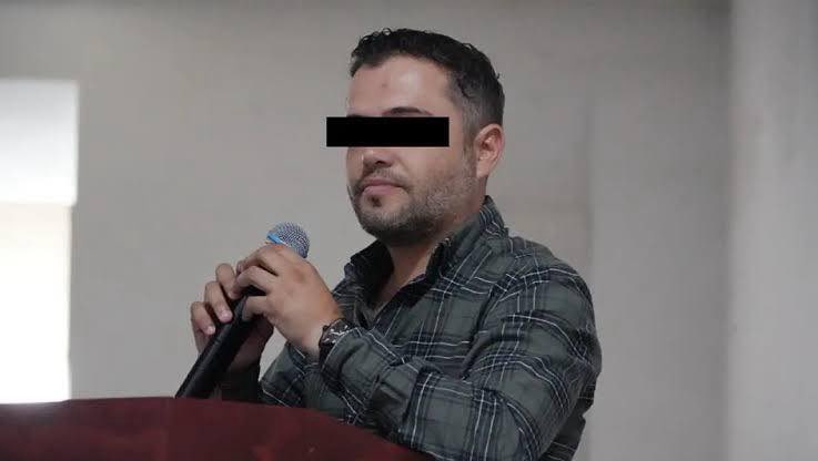 En Jalisco, la SSPCMexico y las Fuerzas Federales detuvieron al alcalde de Tequila de MORENA, Diego “N”, junto con tres funcionarios de su administración. Las detenciones se dieron por presuntos delitos de extorsión y corrupción.