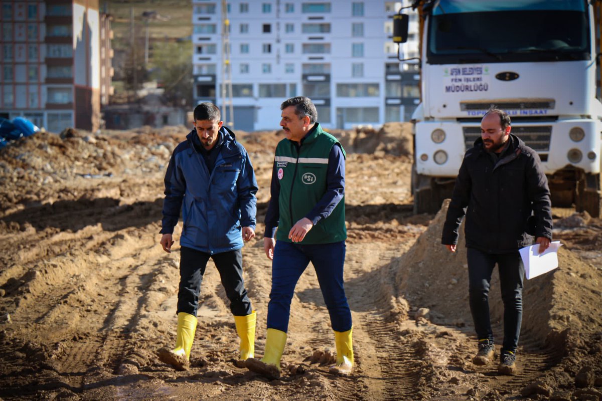 miamustafacftci's tweet image. 2023 yılında meydana gelen ve asrın felaketi olarak nitelendirilen Maraş merkezli depremde, iki ay kadar Afşin’de Koordinatör Vali olarak görev yaptım.
Depremde vefat eden tüm vatandaşlarımıza Allah’tan rahmet diliyorum. Hz. Mevla ülkemize ve milletimize böyle acılar yaşatmasın.