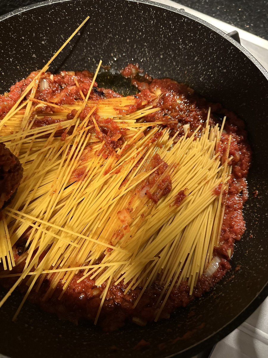 Senede bir gelen aşalık makarna krizi var ya yoğurt turşu kola yancılarıyla teşekkür ederim ablam