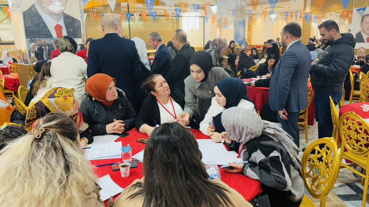 📍Hakkari

Köklerimizden aldığımız güçle geleceğe yürüyoruz 🌿
Geçmiş dönem il ve ilçe kadın kolları yöneticilerimizin katılımıyla, birlik ve vefa duygusunu büyüttüğümüz “Köklerden Geleceğe” çalıştayımızı Bölge Koordinatörümüz sn.<a href="/zerrin_arslan/">Zerrin Arslan</a>  katılımıyla gerçekleştirdik.