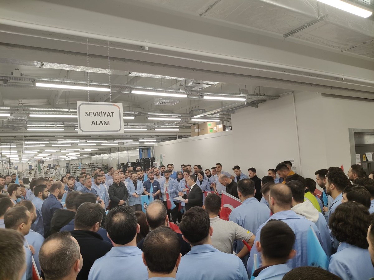 Bilge Liderimiz, Genel Başkanımız sayın <a href="/AltundagUysal/">Uysal ALTUNDAĞ</a> ın önderliğinde KAREL ELEKTRONİK İşyerimiz ile Sendikamız arasında 5.Dönem T.İ.S zaferle sonuçlanmıştır.

#TmsAnkaraSb
#ZaferTürkMetallilerinOldu
#ArkamızdaKocaDağ
<a href="/AltundagUysal/">Uysal ALTUNDAĞ</a>