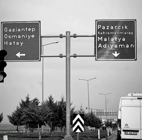 Hangi yöne gitsek hüzün. En acı yol ayırımı 🥺🥺
#6subat2023 
#6subatdepremi