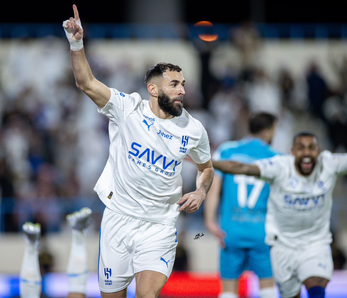 rhfc_6's tweet image. والله يا عالم وصار عندنا مهاجم 
اللهم لك الحمد الله يحفظك يا بنزيما 💙☝🏻