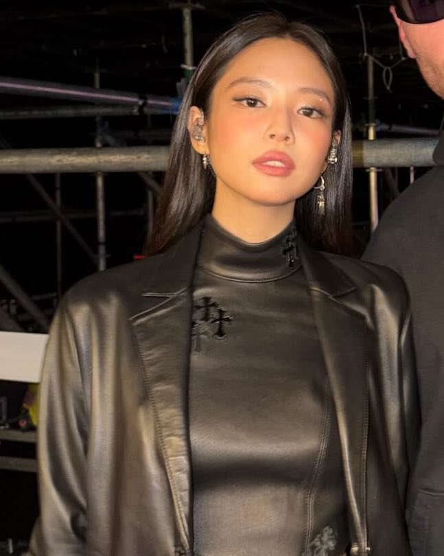 GENIUS9N's tweet photo. #JENNIE is the first K-Pop Female Artist in history to be credited as a remixer. 

A remixer is an artist who takes an existing song and creates a completely new version by reimagining its instruments, beats, and overall arrangement, she’s the 2nd overall. https://t.co/7GMM0DBH3j