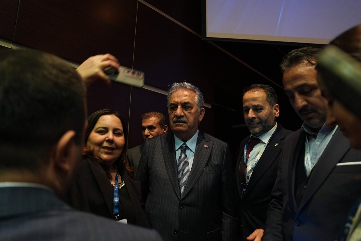 Hayati_Yazici's tweet photo. ‘Genişletilmiş İl Sekreterleri Toplantısı’ kapsamında 81 ilde Ana Kademe, Kadın Kolları ve Gençlik Kollarımızda görev yapan İl Sekreterlerimizle bir araya geldik. 

Türkiye’nin dört bir yanından gelen kıymetli İl Sekreterlerimize, ‘Dünden Bugüne Siyasi Yolculuğumuz’ başlığı altında partimizin kuruluş hikayesini,  vesayet düzeninin Genel Başkanımız ve Cumhurbaşkanımız Sn. @RTErdogan’ın güçlü liderliği ile nasıl bertaraf edildiğini, Türkiye’nin dönüşümünü ve ‘Terörsüz Türkiye’ sürecini konuştuk. 

Bu güzel buluşmaya ve programa ev sahipliği yapan Genel Sekreterimiz Sn. Eyyüp Kadir İnan ve ekibine teşekkür ediyorum.