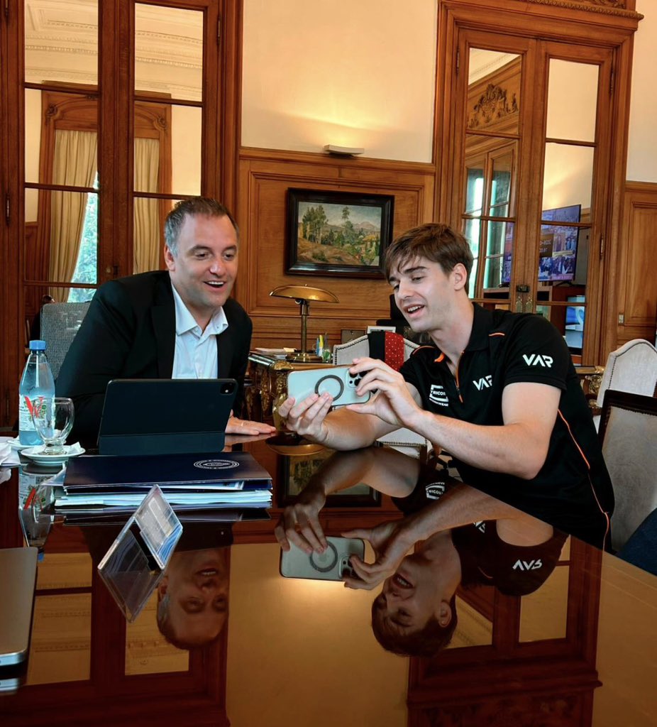 Manuel Adorni tweet media