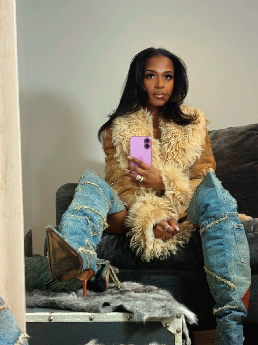 Octobers VO Oddity tweet media