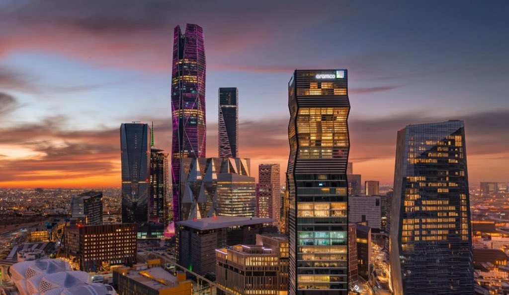 kh3lij_Arabi's tweet image. الدول الخليجية الأعلى نموًا وجذبًا للسياح في 2025:

🇸🇦 السعودية: 30 مليون سائح
🇦🇪 الإمارات: 25.3 مليون سائح  (9 أشهر)
🇧🇭 البحرين: 15 مليون سائح
🇰🇼 الكويت: 8.6 مليون سائح
🇶🇦 قطر: 5.1 مليون سائح

(بعض البيانات حتى 9 أشهر من عام 2025)  
المصدر: CNN Business | بيانات رسمية