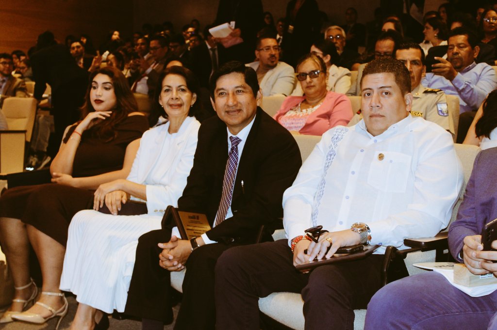 🏛️ El CPCCS reconoce la trayectoria de @UTEC_ec en sus 26 años, destacando su aporte a la formación ciudadana y a una sociedad más justa y participativa.
📚 Academia fuerte, democracia sólida.
<a href="/AndresFantoniB/">ANDRÉS FANTONI</a> #ParticipaciónCiudadana