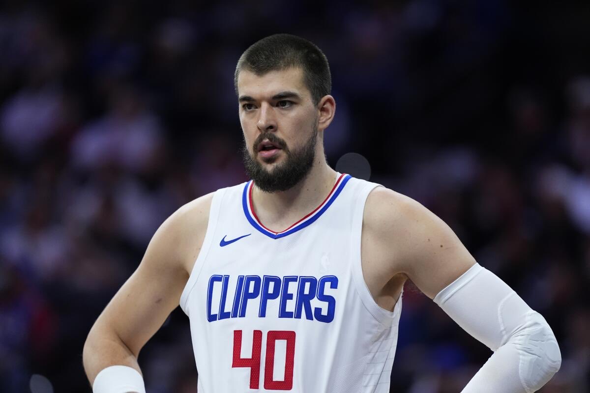 Blue42Sports's tweet photo. The Los Angeles Clippers are trading center Ivica Zubac to the Indiana Pacers per @ShamsCharania 

Zubac has been the man in the middle since 2018 and he has been averaging 14.4 PPG and 11 REB per game this year. https://t.co/2Og92CBQgE
