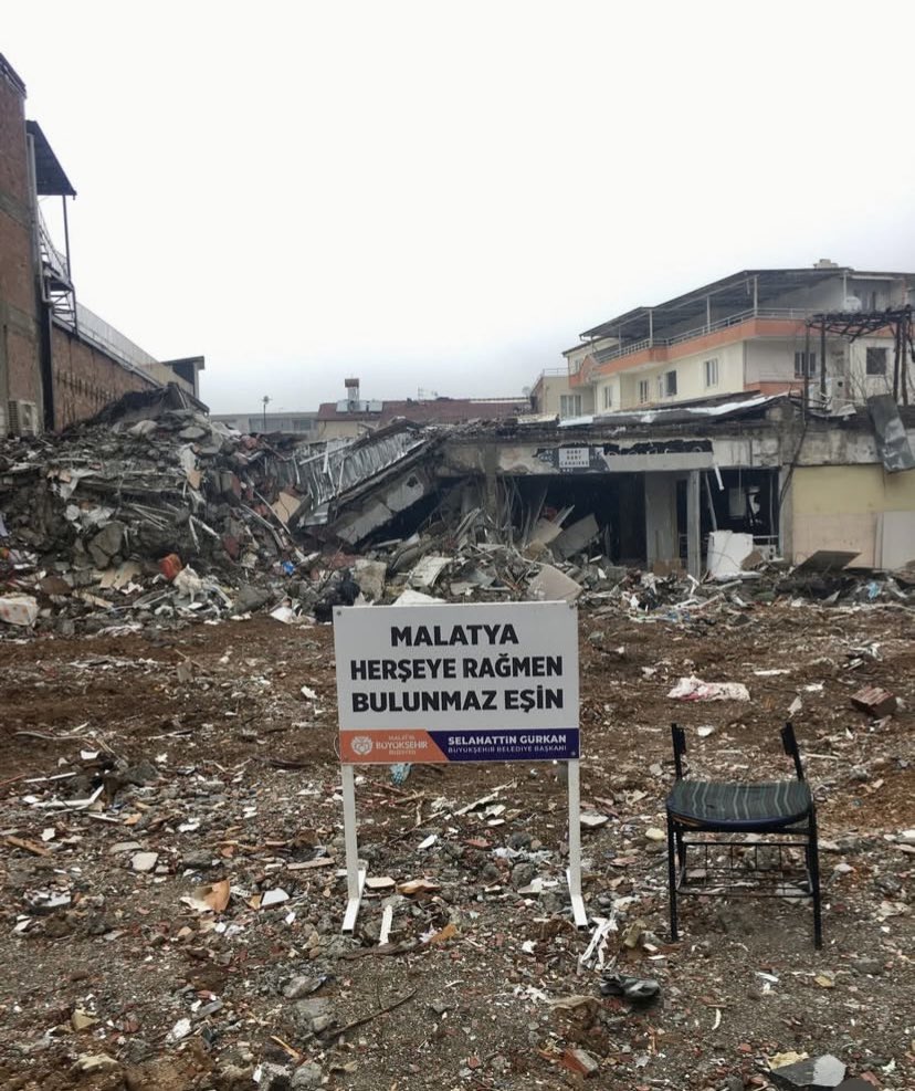 #6Şubat2023 kabuk bağlamayacak bir yara bizim için. Unutmak imkansız.