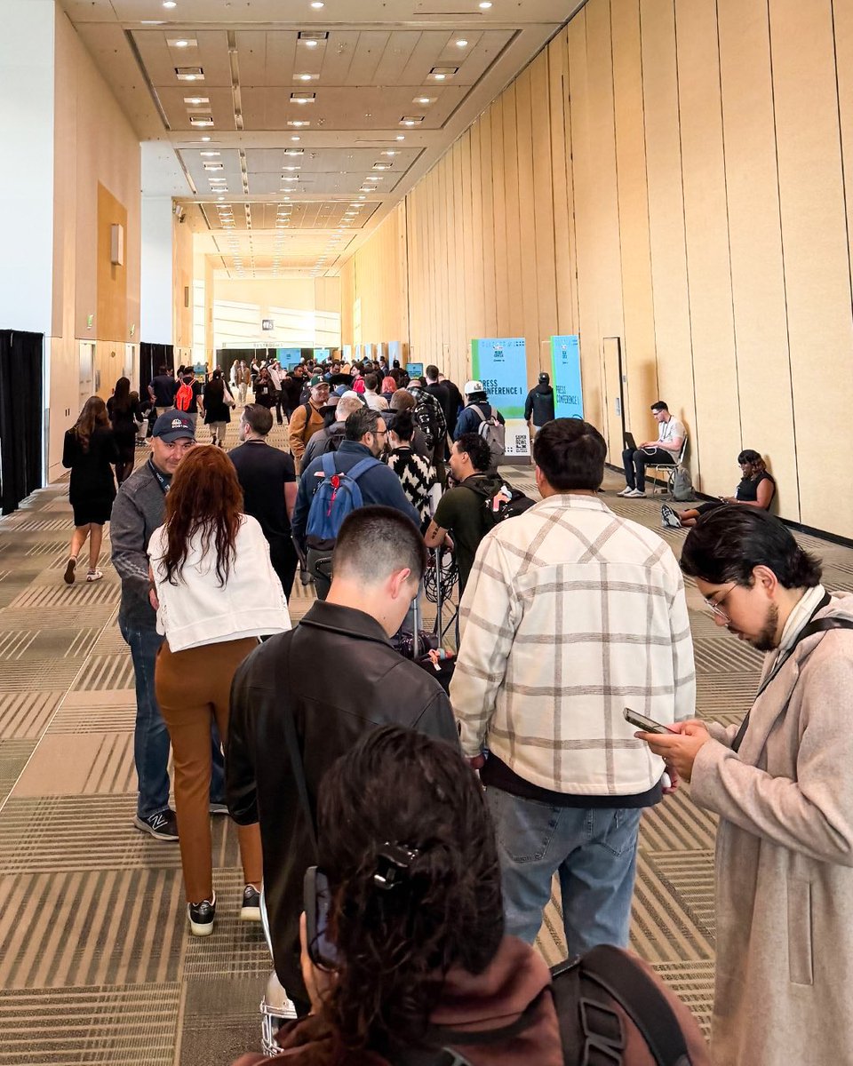 Access Bad Bunny tweet media