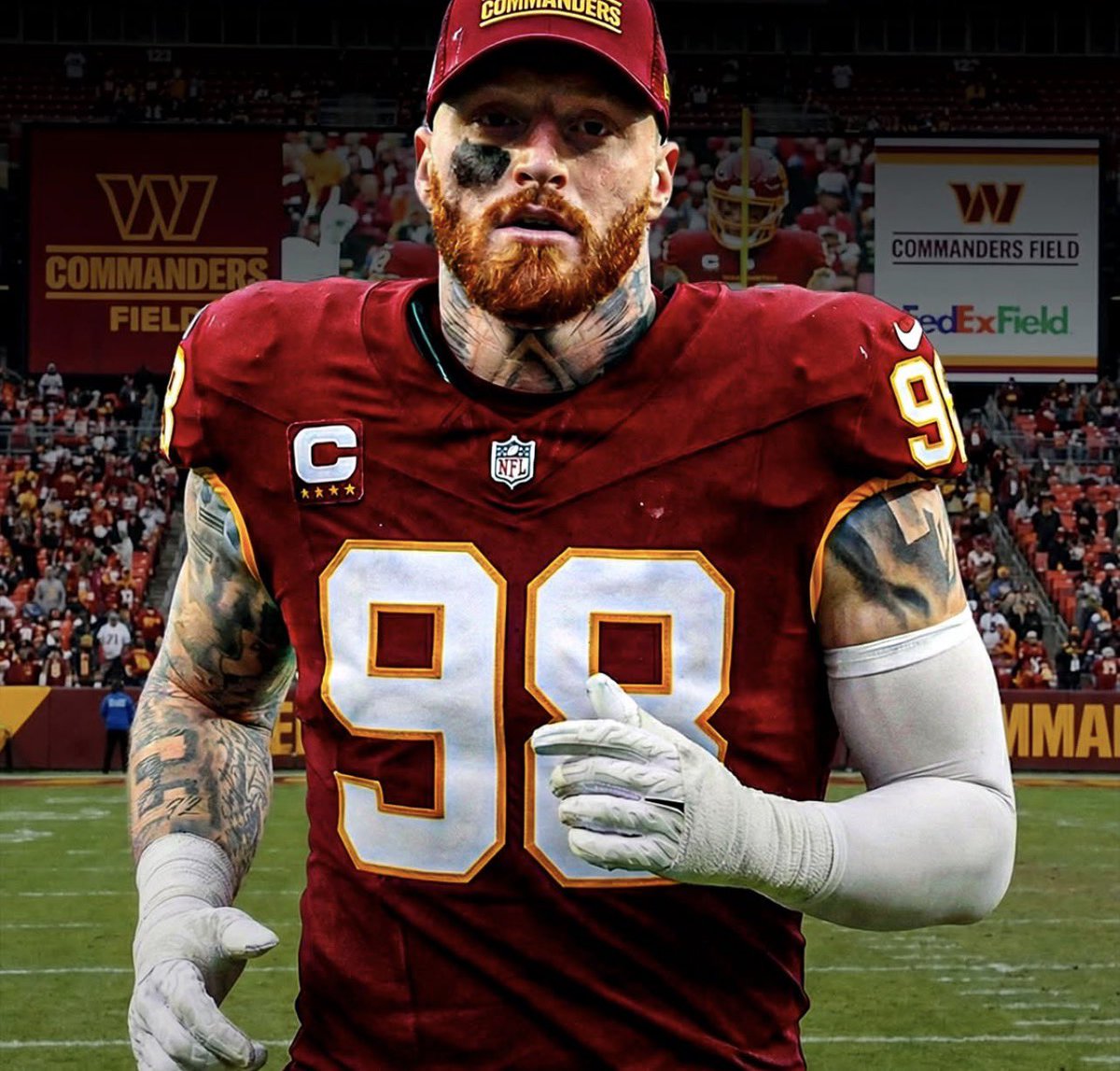 CMNDERS's tweet image. Are you giving up the 7th overall pick if it means Commanders get Maxx Crosby?