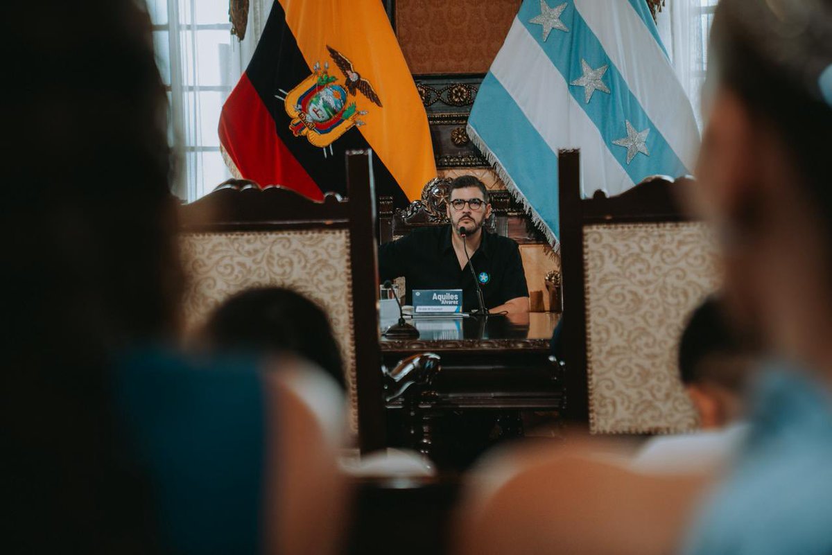 aquilesalvarez's tweet photo. Hasta el 27 de febrero las solicitudes podrán presentarse en la Secretaría Municipal.  

Desde esa fecha, el trámite será directo entre notarías y Registro de la Propiedad. Más rápido, más transparente, más eficiente. https://t.co/HBMWnyNykj