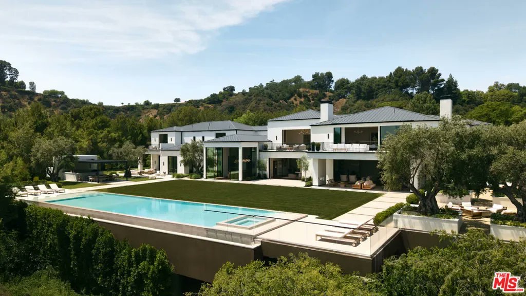 openluxeco's tweet photo. FOR SALE: Single Family Residence in Beverly Hills
$80.0M | Beverly Hills
9BR | 12BA
Listed by Compass – Beverly Hills

https://t.co/9jrdEpVY45

#LuxuryHomes #ItalyHomes https://t.co/6xsPVv2CxS
