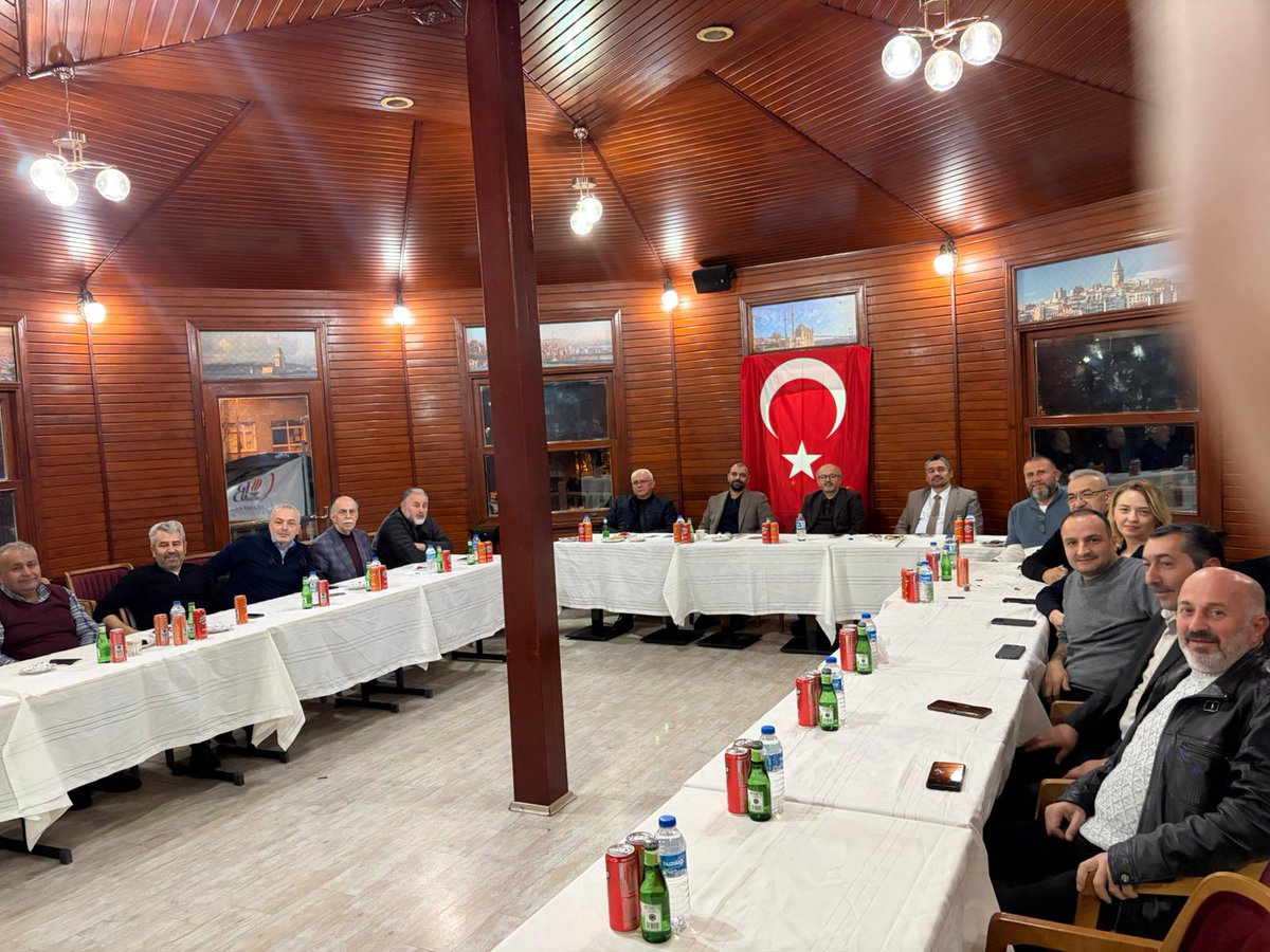 AK Parti Bayrampaşa İlçemizde 5.dönem yönetiminde birlikte görev yapmaktan onur duyduğumuz kıymetli abilerimizle, Kemal Başkanımızın başkanlığında bir araya geldik. Vefa, birlik ve dava bilinciyle yolumuza devam ediyoruz.