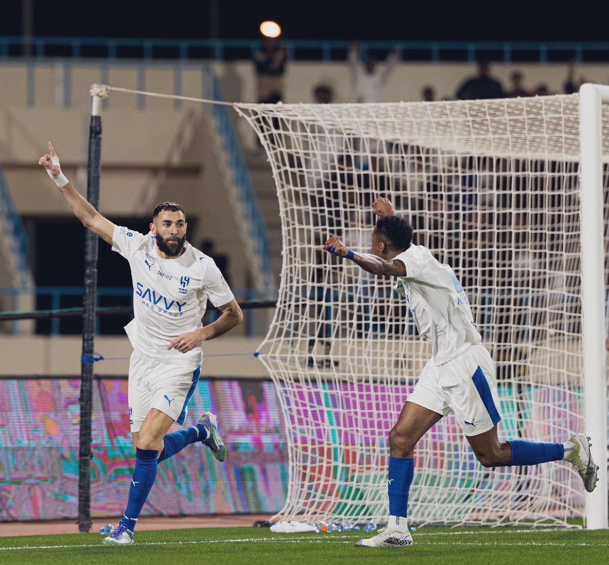 alfheedA's tweet image. «لا فاز (الأزرق) تنام الأرض مبسوطة
                  العشب سر ابتسامتها .. وفرحتها»

#الهلال_الاخدود