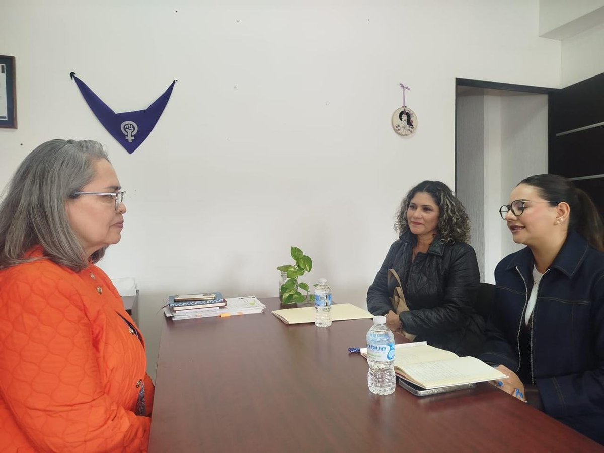 🤝 La directora general Sofía Bautista y la procuradora Magdalena Solís Reyes se reunieron con la fiscal especializada Lorena Bedolla Ponce para fortalecer la coordinación interinstitucional en favor del interés superior de niñas, niños y adolescentes en Michoacán.