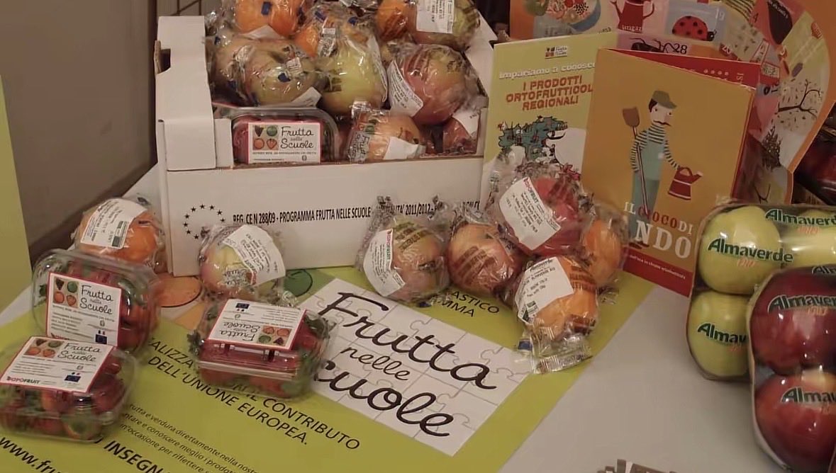 spokemayo's tweet photo. onestamente pure io, vedere arrivare il bro con la frutta a ricreazione era top 1 momenti alle elementari https://t.co/YSMz3zd3tq