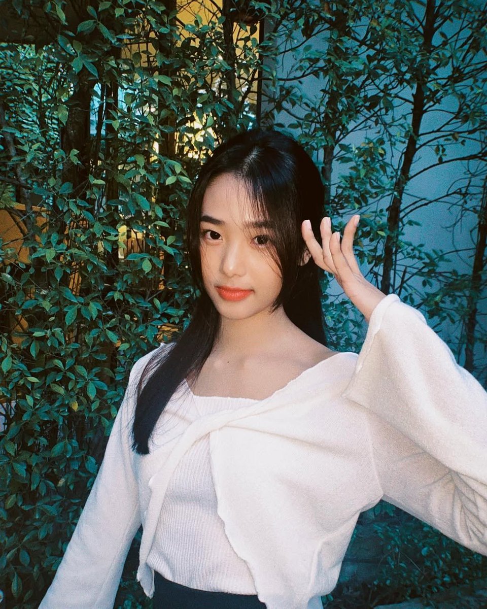 zoey_oc's tweet image. ตำนานรักแรกแห่งชาติ เข้าค่ายได้ไม่กี่เดือน ประกาศ line up 2020 ก็เป็นนางเอกภาพยนตร์ และที่ชาวเน็ตมองว่าไม่สวย(จนน้องเสียความมั่นใจในตัวเอง คิดว่าตัวเองไม่สวยไม่น่ารัก) ทำไมได้เป็นนางเอกโปรเจคใหญ่ รวมถึงปี2023ที่เป็นนางเอกซีรีส์ไปแล้ว5เรื่องที่ออนในปีเดียว จนน้องทรอม่าหายไปเป็นปี