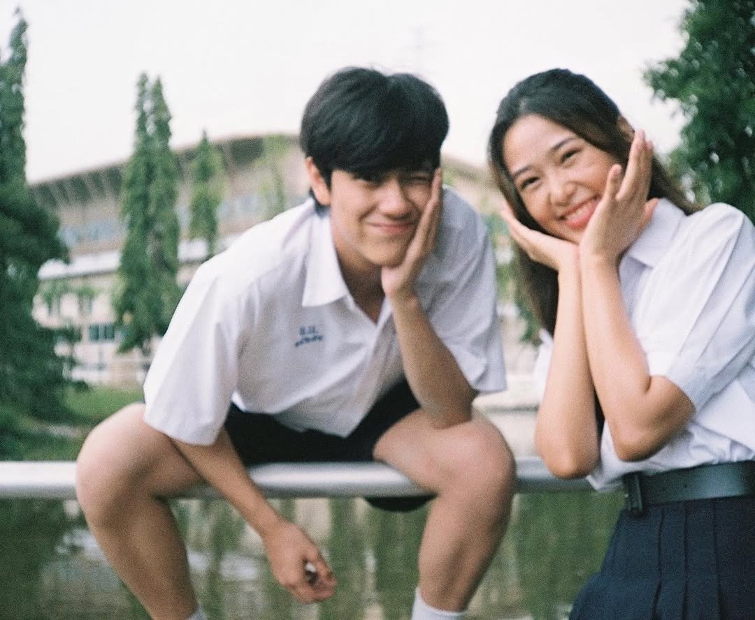 zoey_oc's tweet image. ตำนานรักแรกแห่งชาติ เข้าค่ายได้ไม่กี่เดือน ประกาศ line up 2020 ก็เป็นนางเอกภาพยนตร์ และที่ชาวเน็ตมองว่าไม่สวย(จนน้องเสียความมั่นใจในตัวเอง คิดว่าตัวเองไม่สวยไม่น่ารัก) ทำไมได้เป็นนางเอกโปรเจคใหญ่ รวมถึงปี2023ที่เป็นนางเอกซีรีส์ไปแล้ว5เรื่องที่ออนในปีเดียว จนน้องทรอม่าหายไปเป็นปี