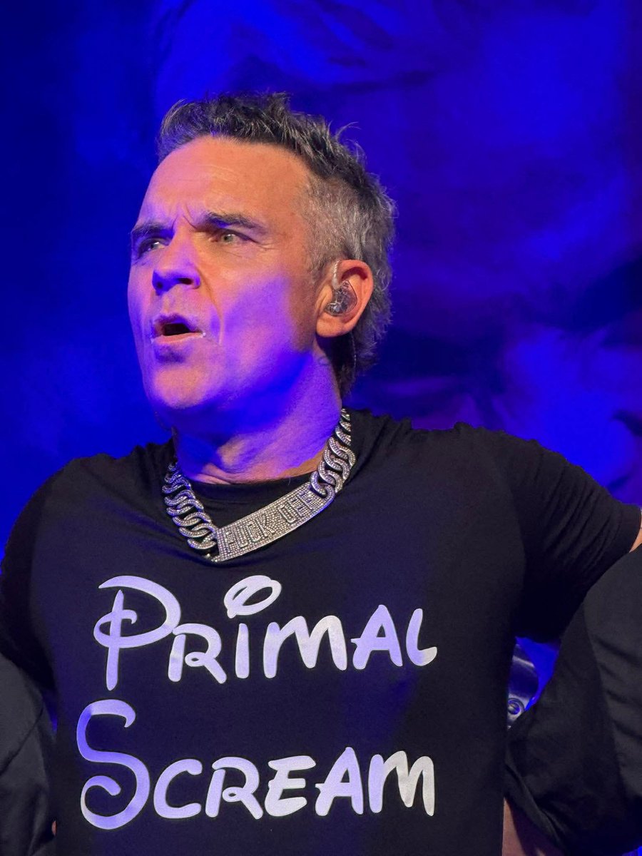 76HeatherR's tweet photo. @robbiewilliams https://t.co/gDvOsxWmdq