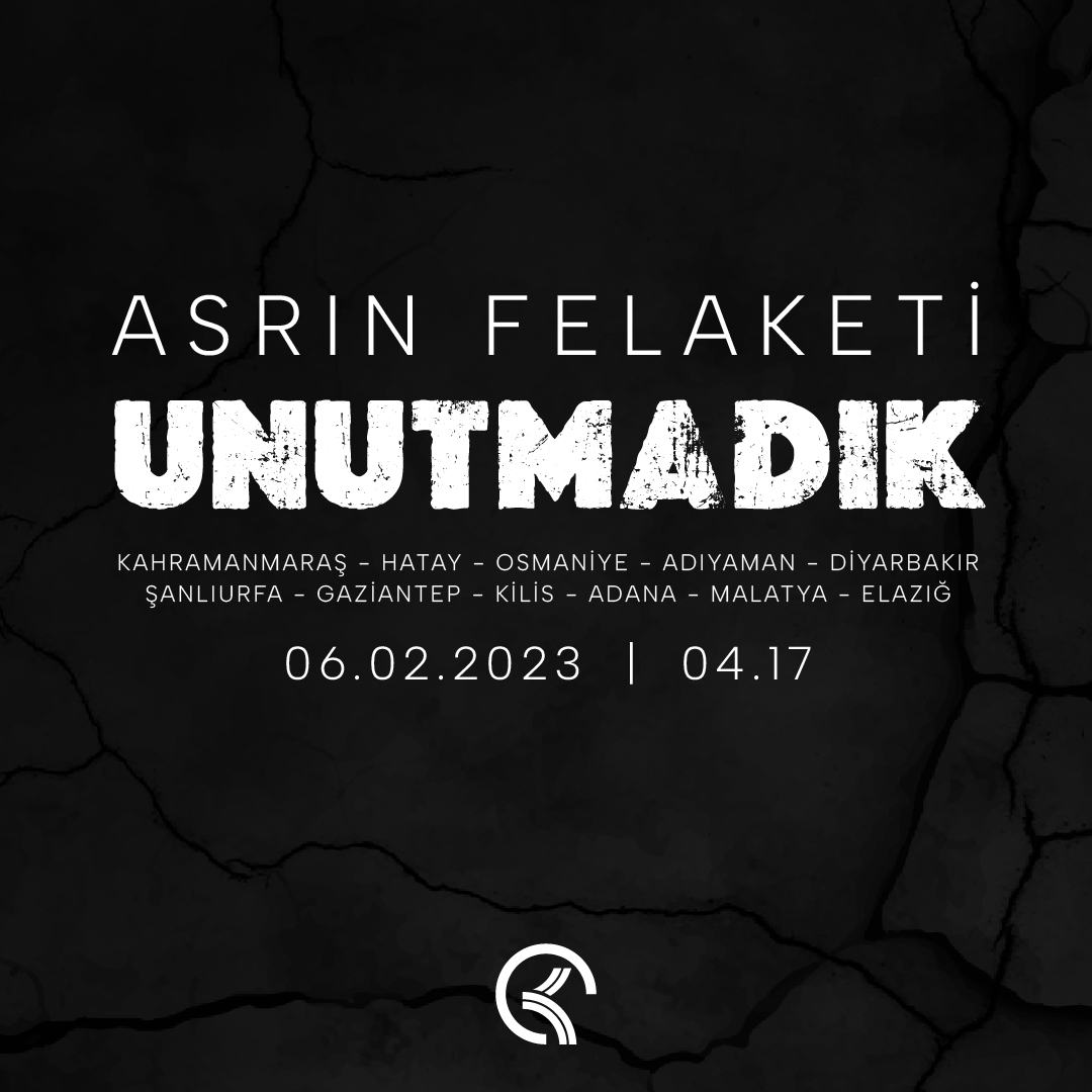 Asrın felaketi olarak hafızalarımıza kazınan 6 Şubat depremlerinin üzerinden üç yıl geçti. Ülkemizi yasa boğan bu büyük felakette hayatını kaybeden vatandaşlarımızın acısı ilk günkü kadar taze. Depremde kaybettiğimiz vatandaşlarımızı bir kez daha rahmetle anıyor, geride kalan